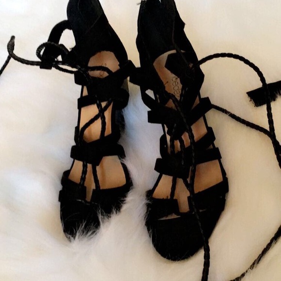 Heels - Picture 4 of 4